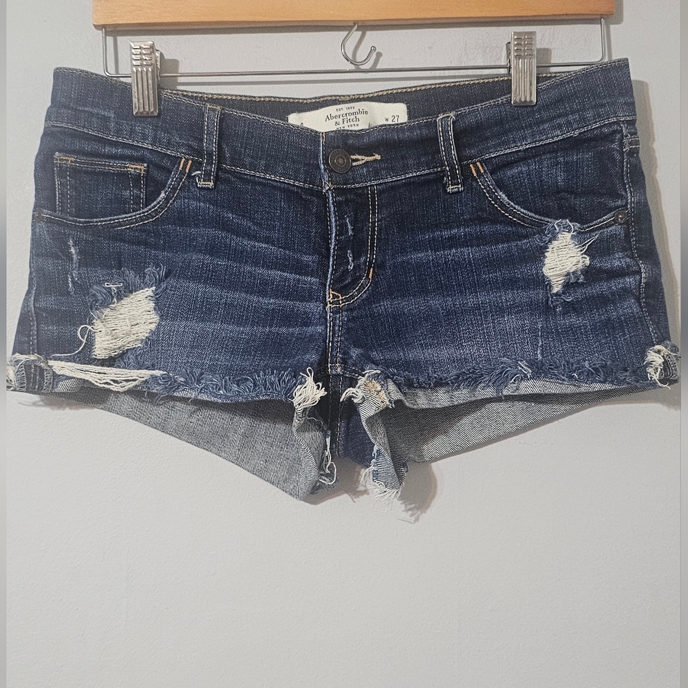 Abercrombie & Fitch Distressed Cutoff Denim in Size 27/4